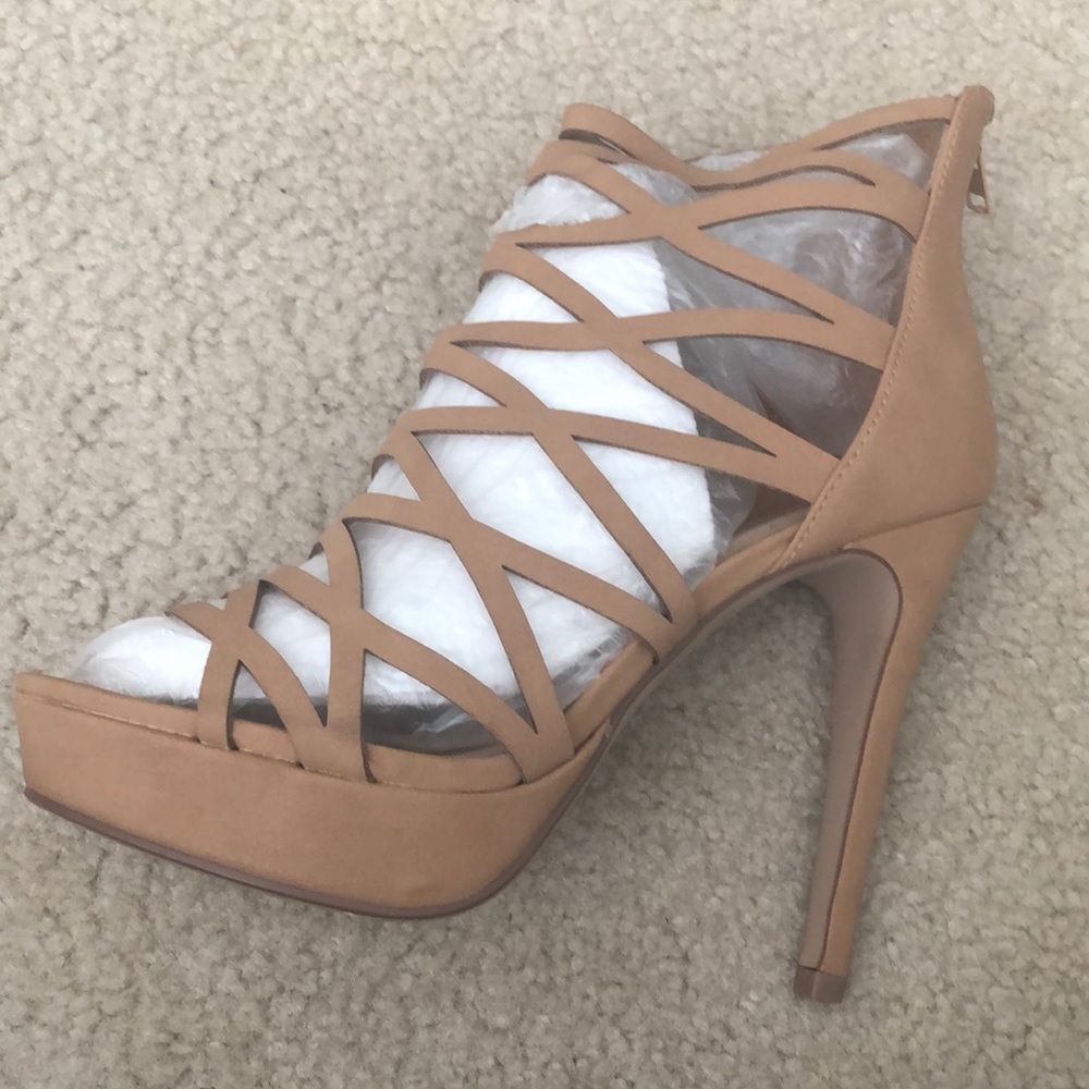 Beige/Tan heels size 8 1/2